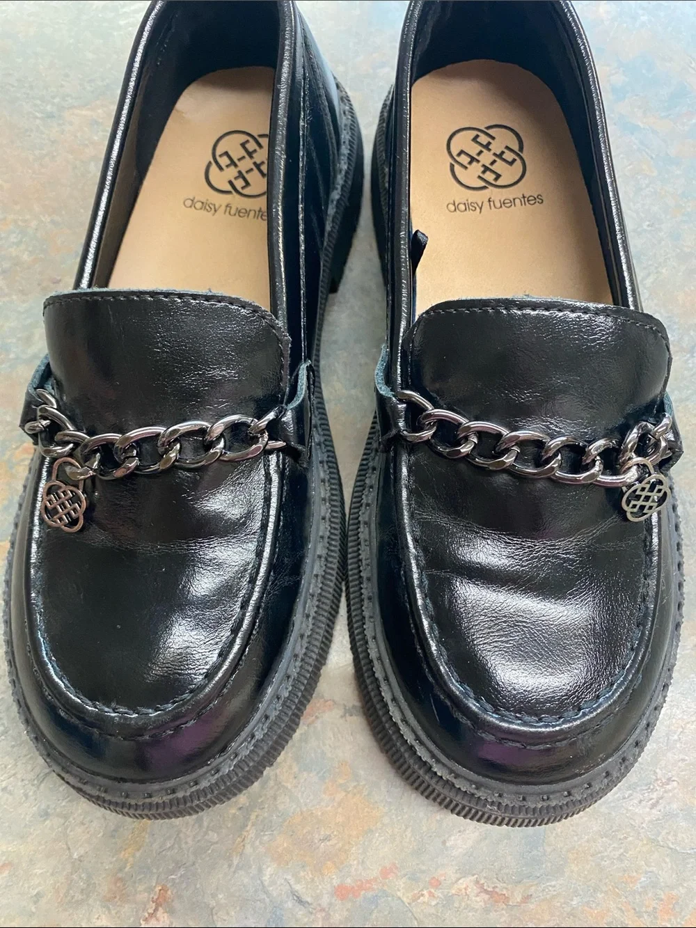 Daisy Fuentes Black Patent Chain-Trim Kid Girls' Loafers